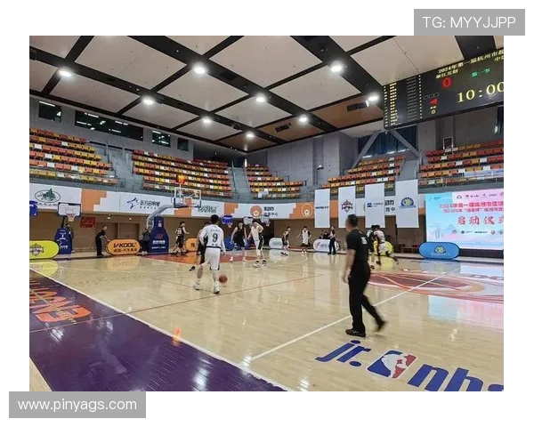 杭州篮球队团队协作新模式探讨与热议推动球队整体实力提升